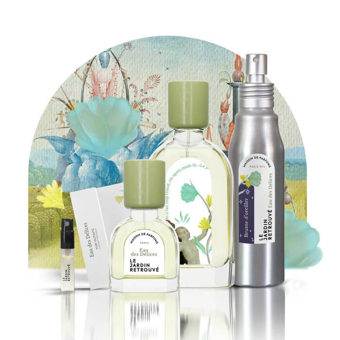 Image de la collection Eau des délices du Jardin Retrouvé / on y trouve le mini spray , le parfum 15 et 50ml et la brume d'oreiller / il y'a une illustration derrière qui représente le tableau des délices